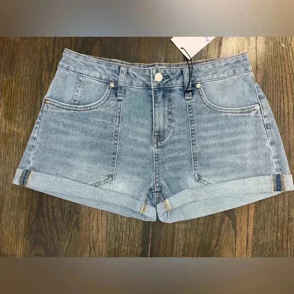 Vanilla Star‎ Light Wash Denim Shorts with Cuffed Hem High Rise Jean Shorts F37 - Picture 1 of 5
